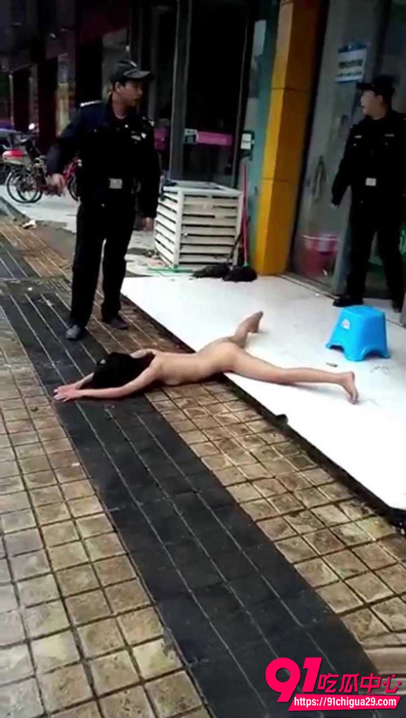 顶级露出狂户外露出 3 顶级露出狂户外露出 3