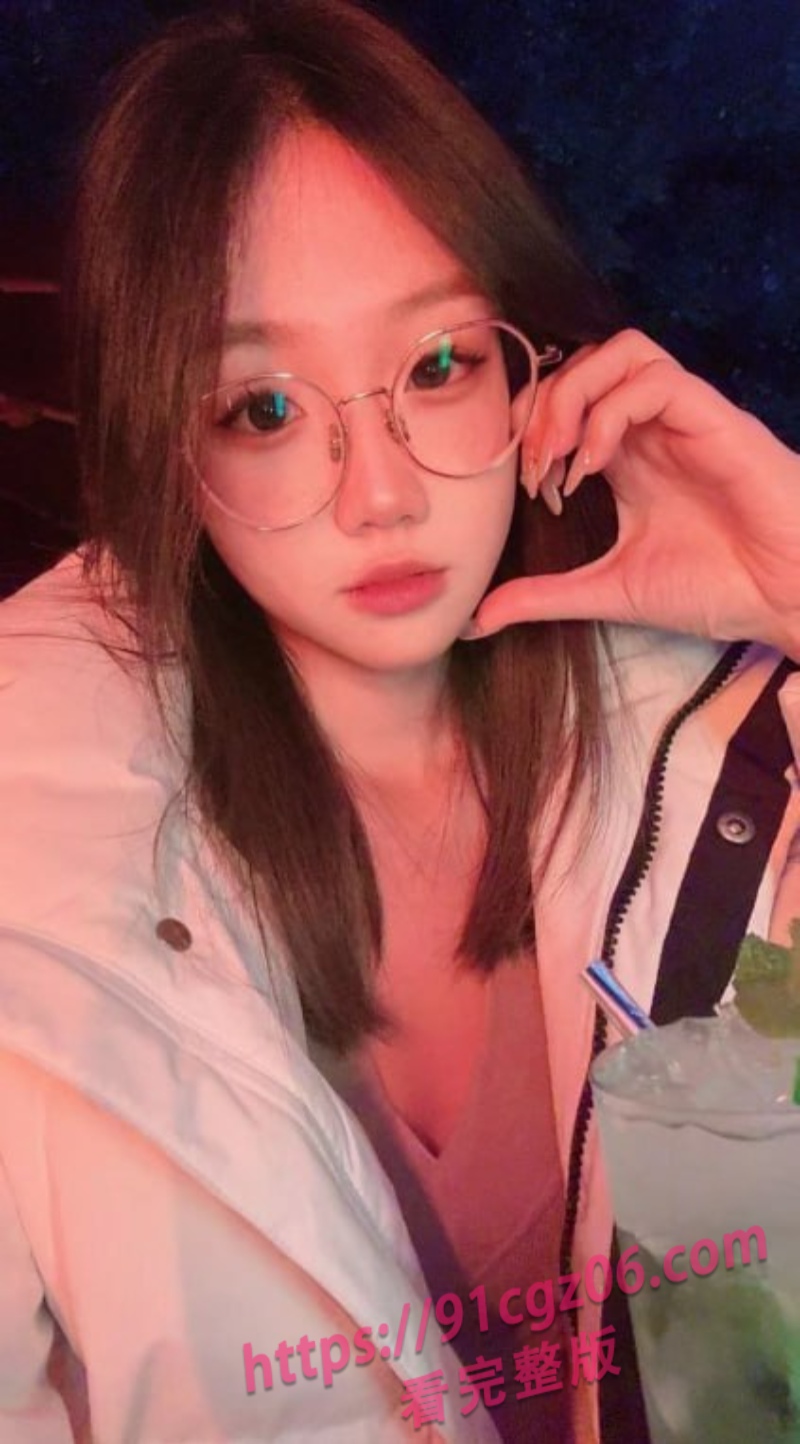 重庆铜梁清纯JK学妹张佳佳沦为金主玩物 挑逗动作让人脸红心跳