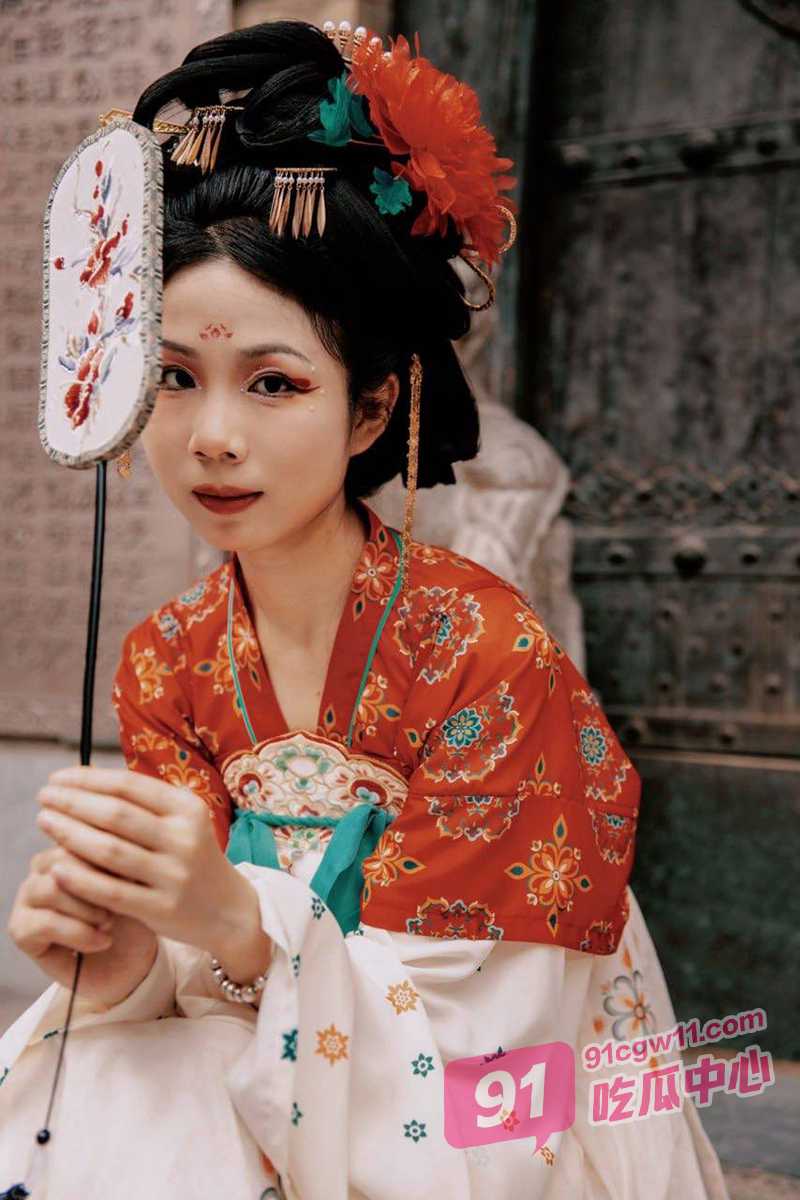 陕西西安眉钉女刘红蕊 与摄影师男友户外拍私房野战车震 这就是淫女荡男情侣的日常吗？ 配图