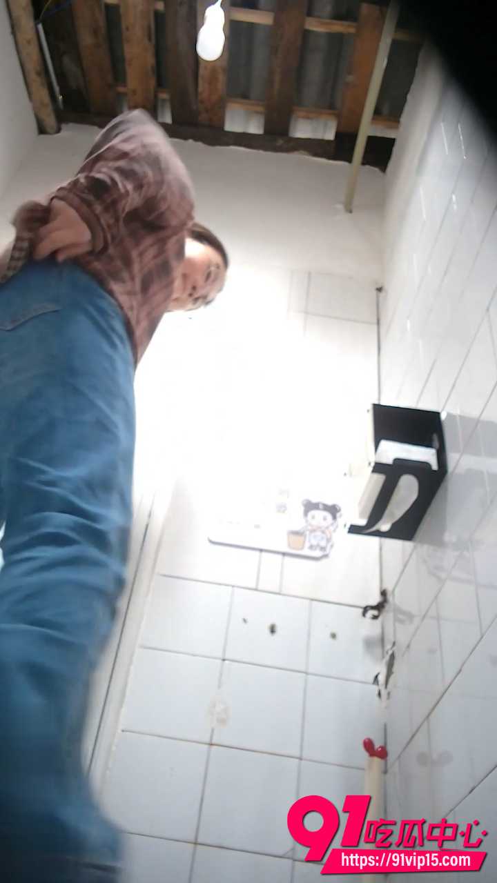 女公厕真实偷拍6