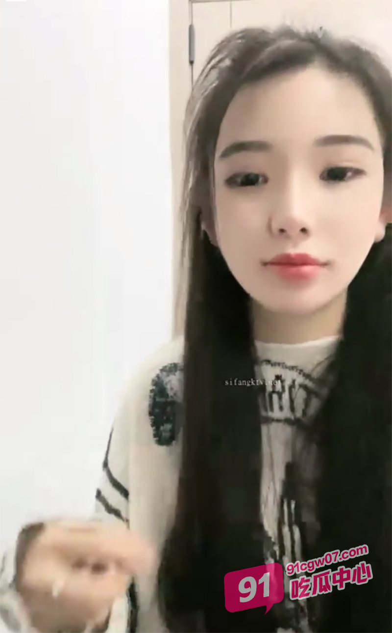 邯郸学院舞蹈艺术生刘琳欣 圆润巨乳吊足众人胃口 第一次下海就如此淫骚？ 配图3