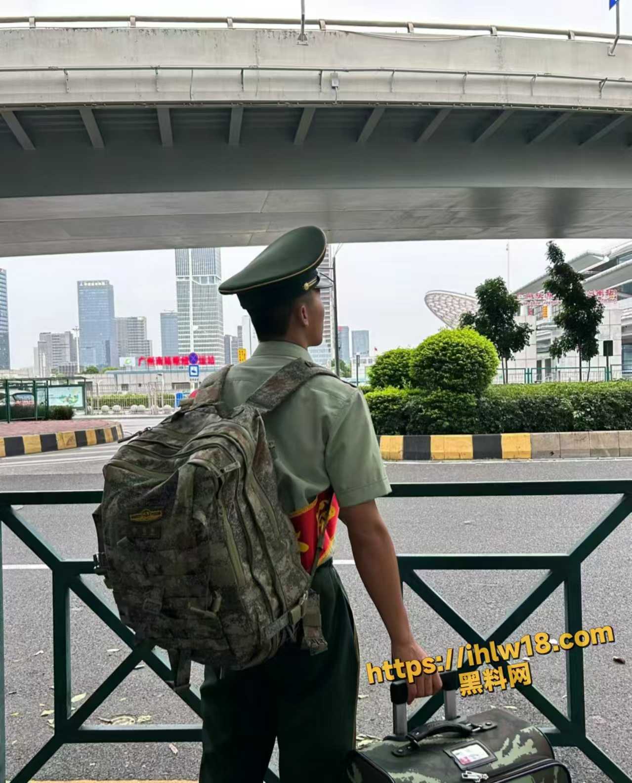 那一晚的吵架 我终于操到了让我魂牵梦绕的已婚已孕女同事 她的身材让我无比迷恋~