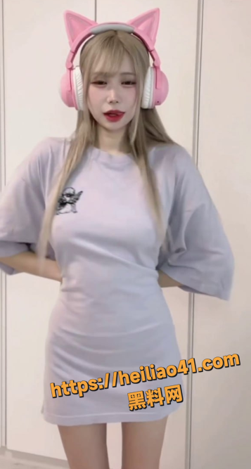 TikTok日本高颜值美少女 猫耳萌妹裸舞福利 大秀粉嫩美乳 性感撩人到喷血！