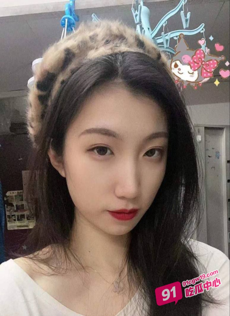 南昌大学李怡沦为有钱人得专属母狗 主动掰开屁股求后入~ 配图3