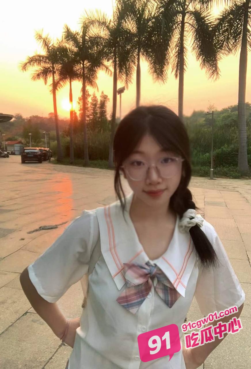 鱼哥偷拍学生妹精选!专爱黄毛辣妹大学生的鱼哥差点把嫩妹的黄体操裂! 配图