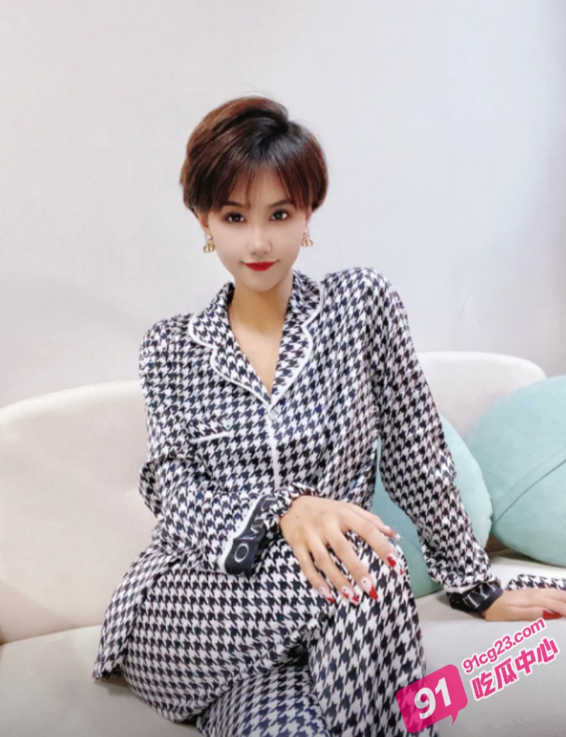 女人拴起来才更好玩 捆绑爆干短发美女 床都要塌了还夹那么紧！