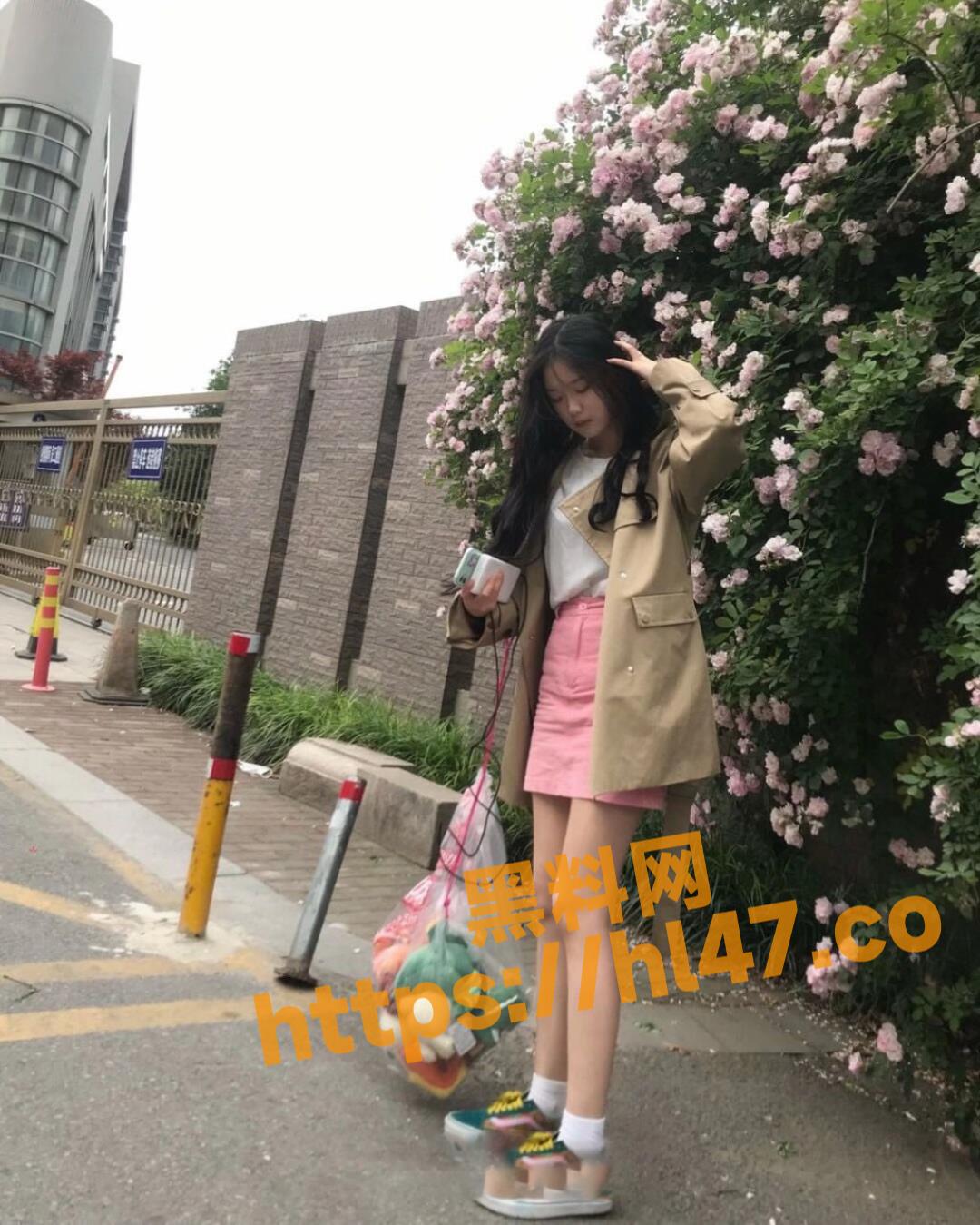 摄影大咖 双飞两位背着男友援交的清纯花季少女 对白刺激!
