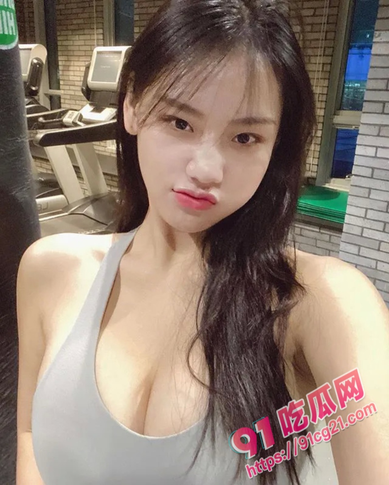 姐弟乱伦之姐姐春梦难忘 齐逼小短裙加黑丝袜让人血脉喷张！