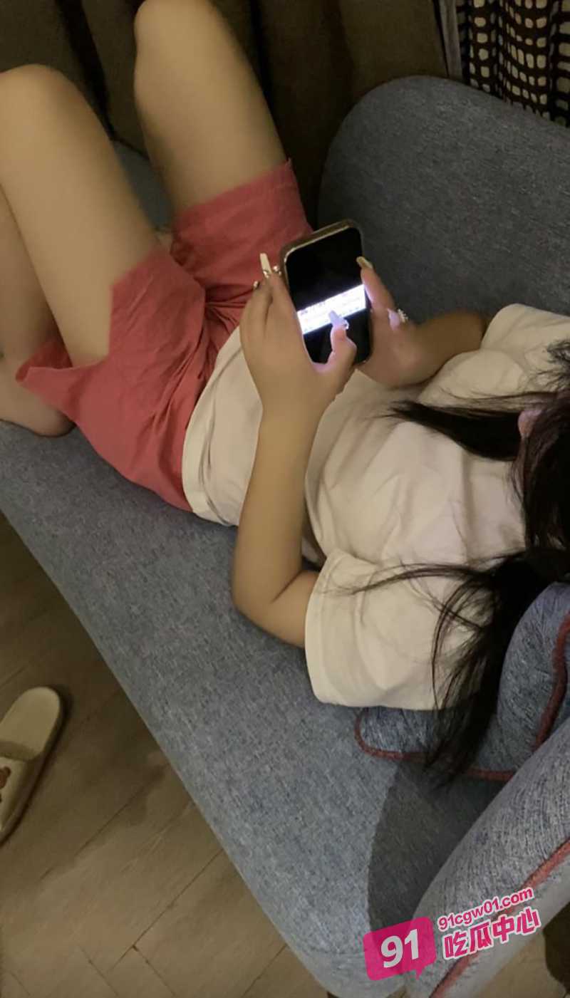 海角乱伦 半夜四点见到萝莉装亲侄女 没忍住内射了她！ 配图4