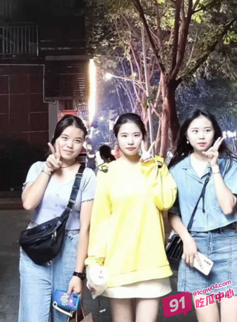 重庆00后嫩妹 何佳 因裸贷无力偿还被债主曝光裸体视频 这是真的嫩 连毛都没有长齐！ 配图7