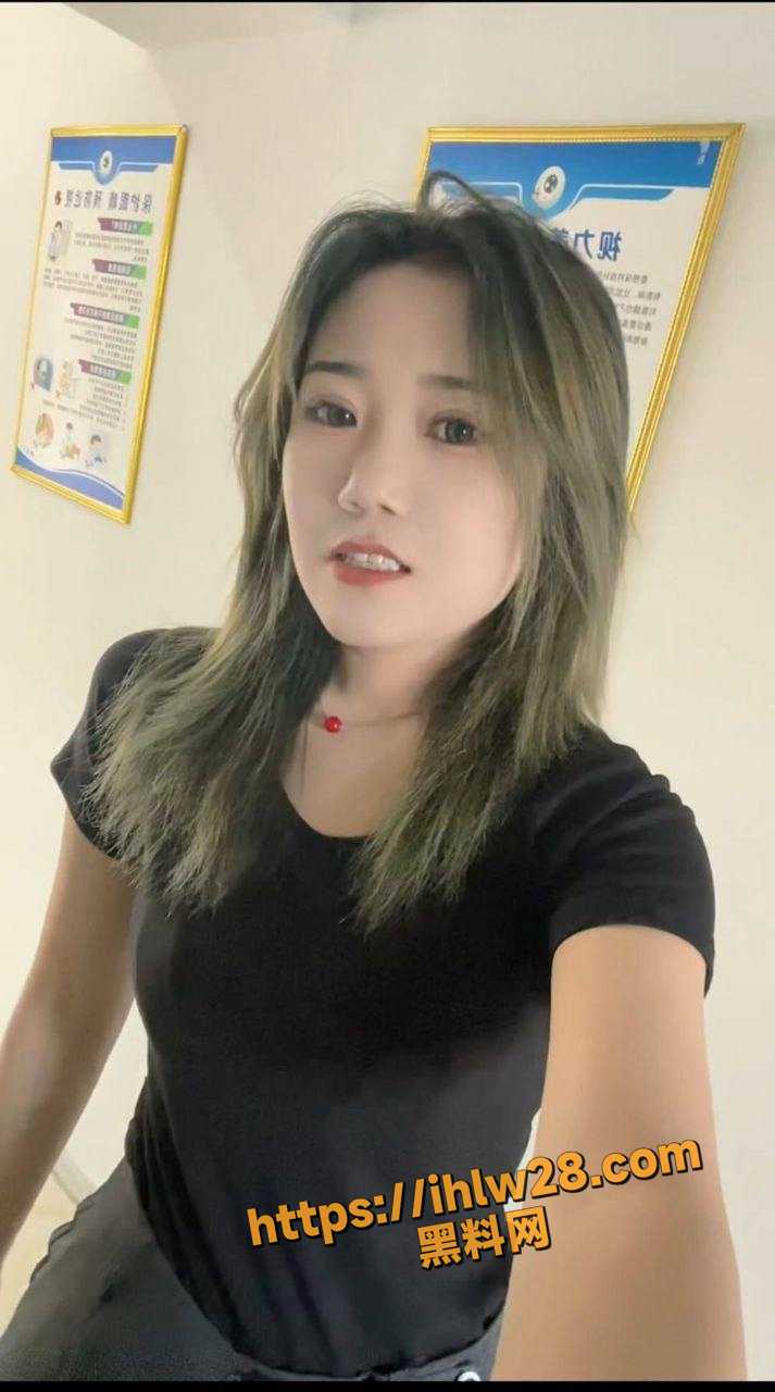内蒙古扎赉特旗白莉莉 这是一个一天不操就难受的骚逼 男朋友出差QQ上跟人聊骚发视频！
