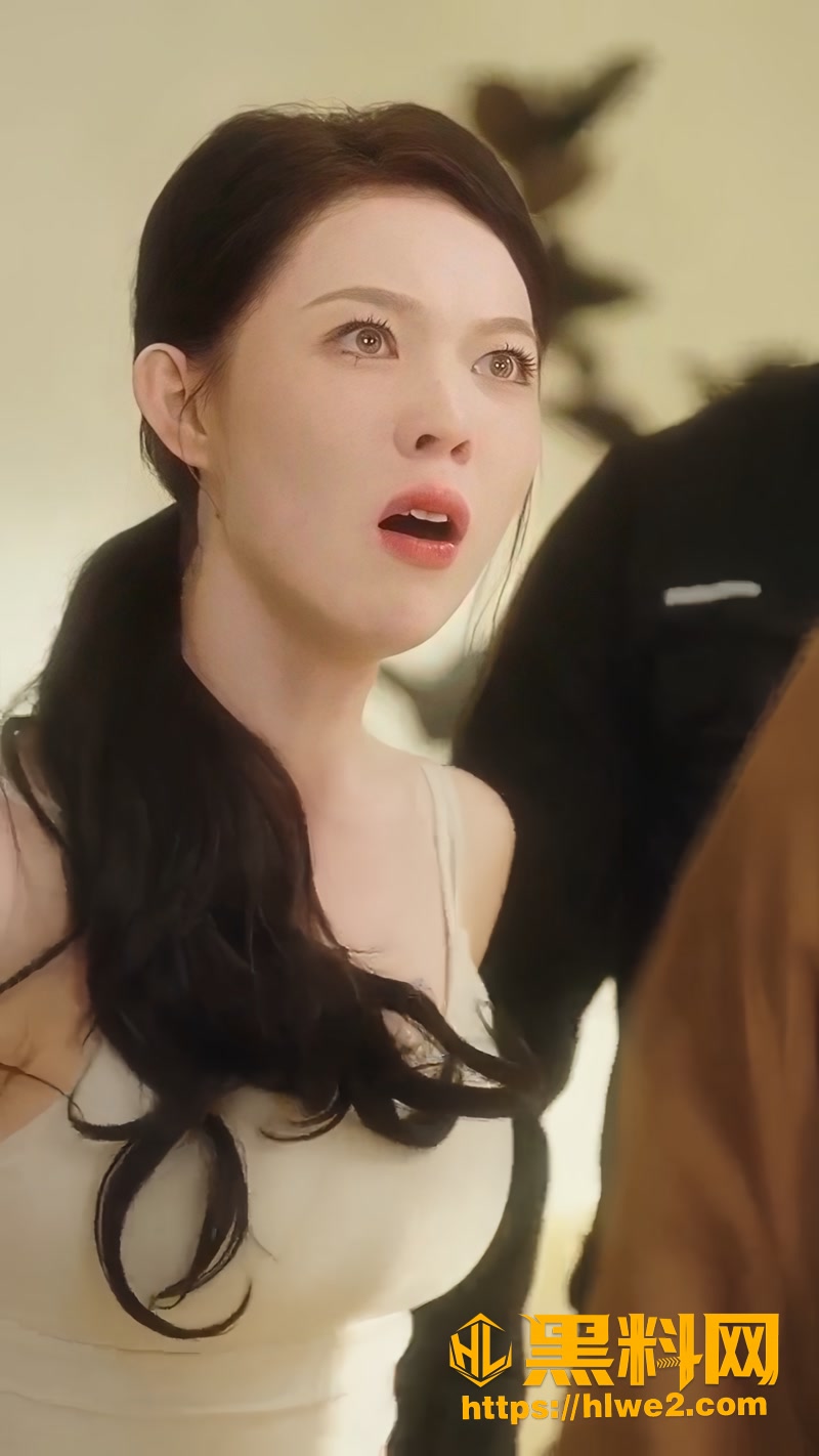 擦边短剧《妻子喜欢练瑜伽》全集 妻子将私教请到家里 丈夫回家撞见床上激战！