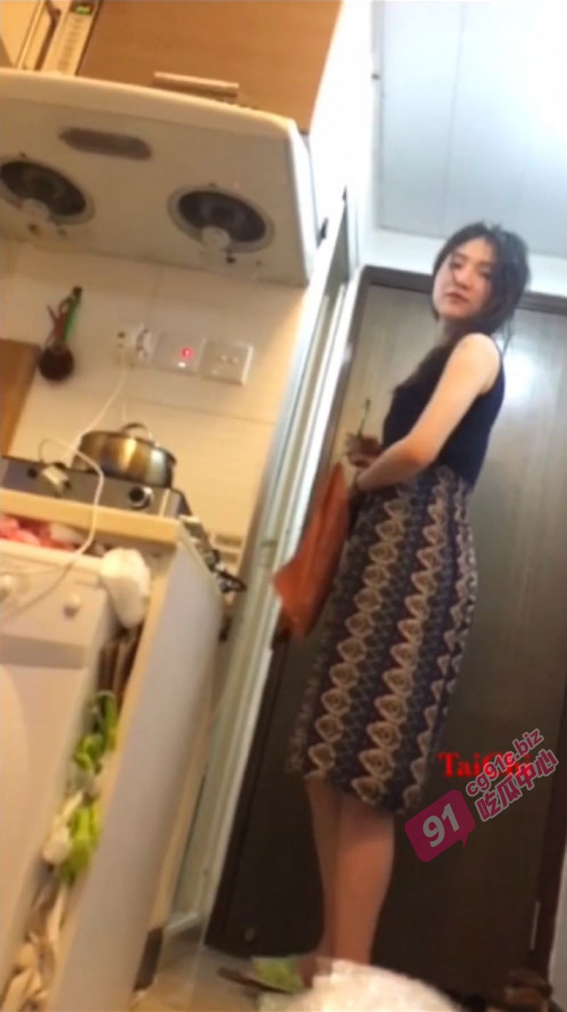 偷拍推荐~变态小舅子在厕所安装摄像头 每天偷看嫂子娇嫩的肉体