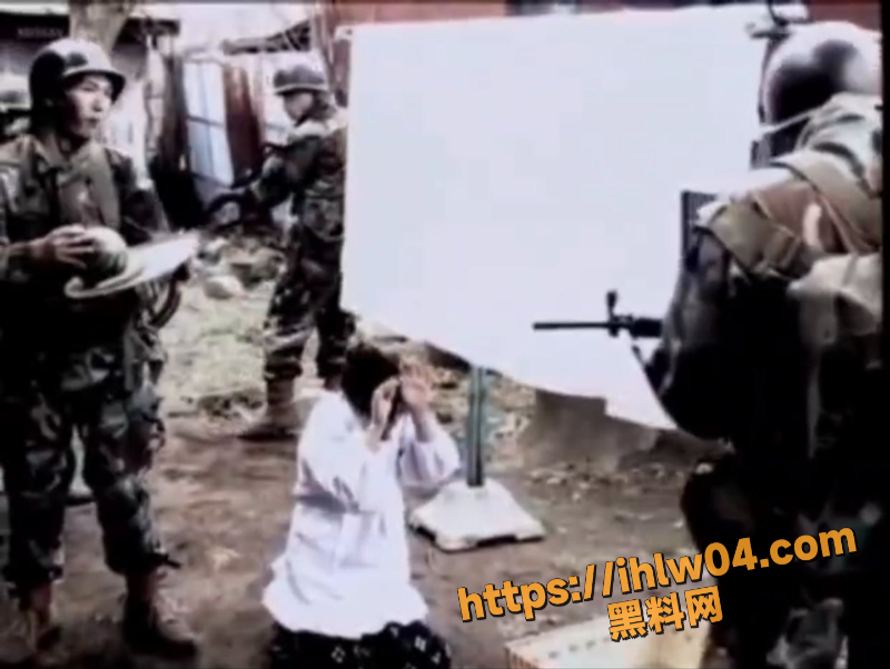 日本少妇遭日本大兵当着老公的面强奸凌辱！精液射满一地后还杀人灭口！
