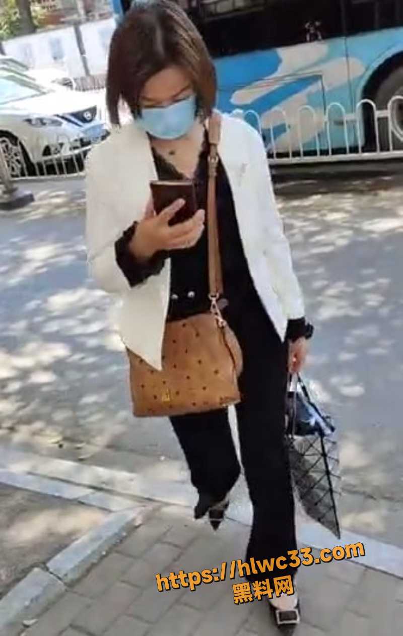 约炮小王子 雨竹先生 约炮风韵少妇母狗 街头请客吃饭后带回家中 各种姿势爆操