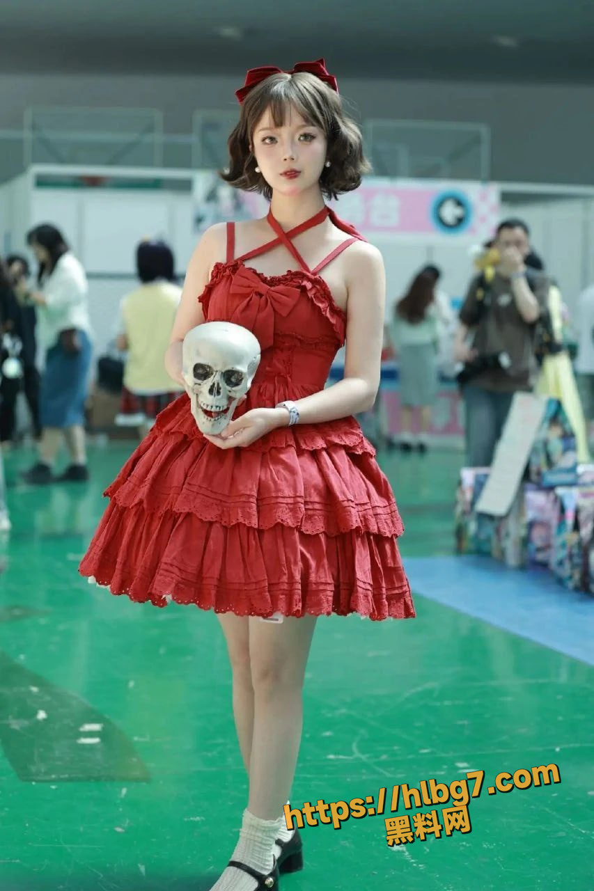 江苏新娘婚纱门事件 明天就要嫁人了 今晚一定要好好享受 穿着婚纱赴约 深入交流!