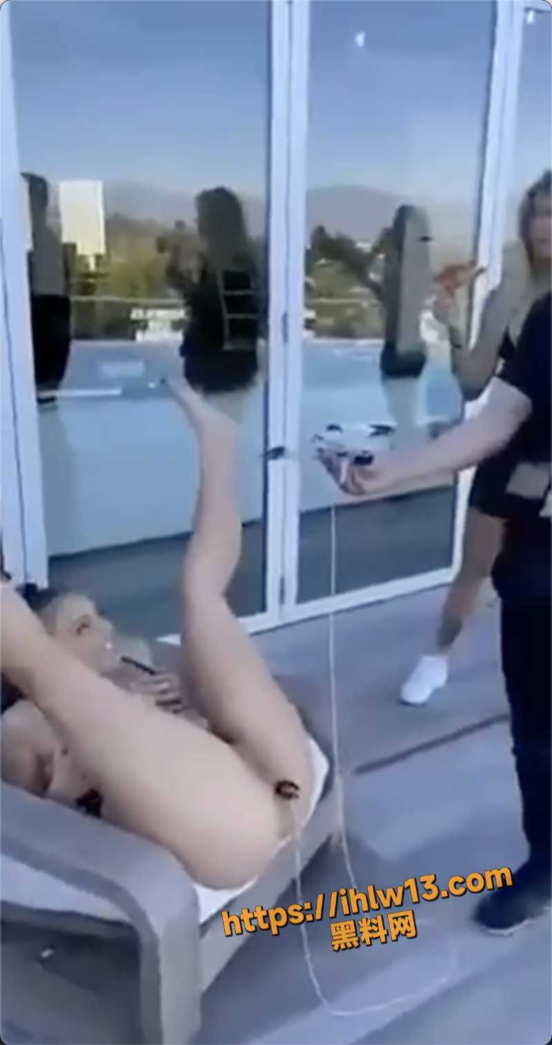老外新创意之无人机拉珠扯跳蛋 大白天的裸体实验给女子爽到了！