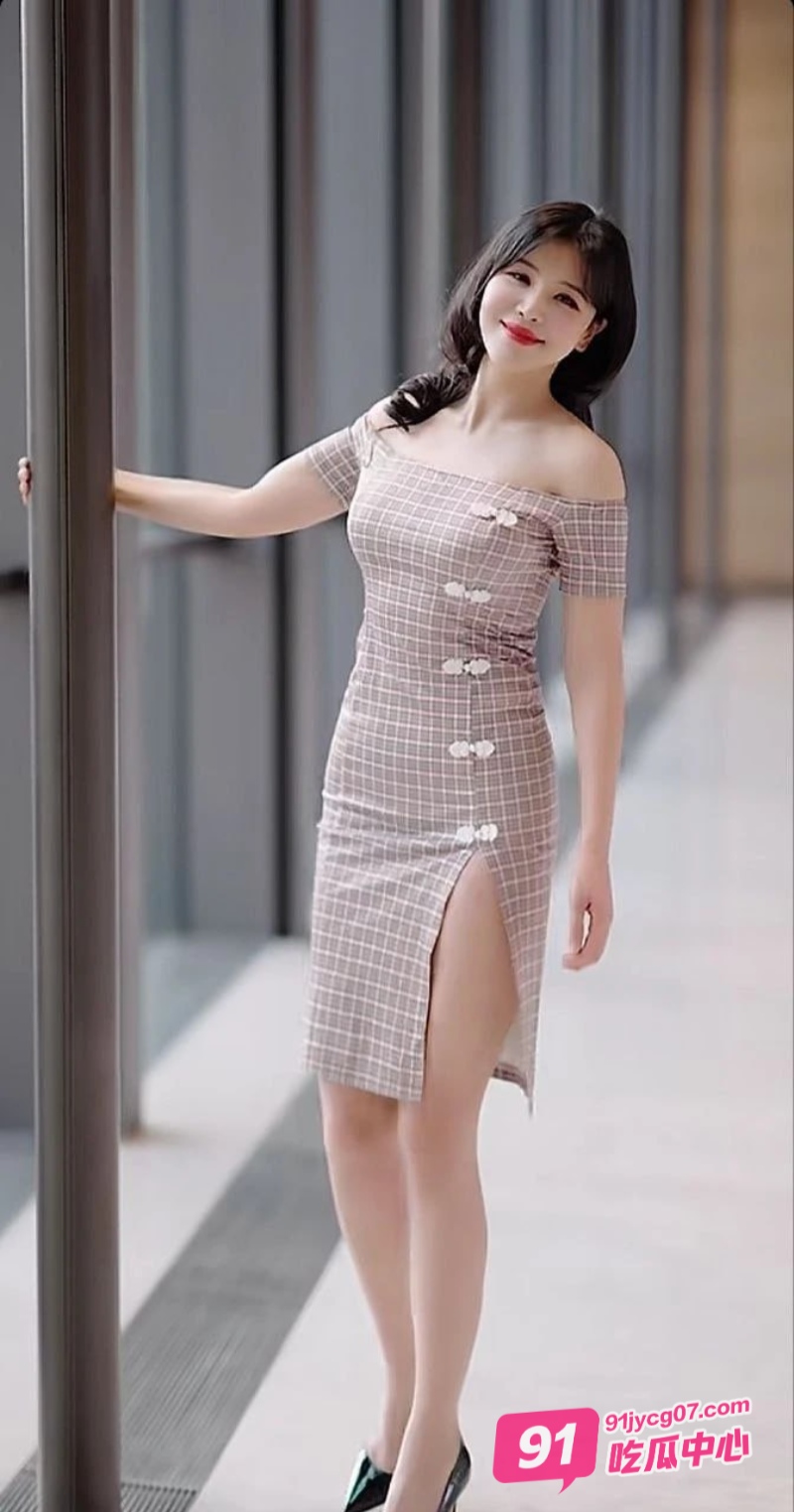 抖音巨乳妹刘钰儿yuer 化身榨精狂魔 情趣肉丝诱惑力直达顶点！ 配图3