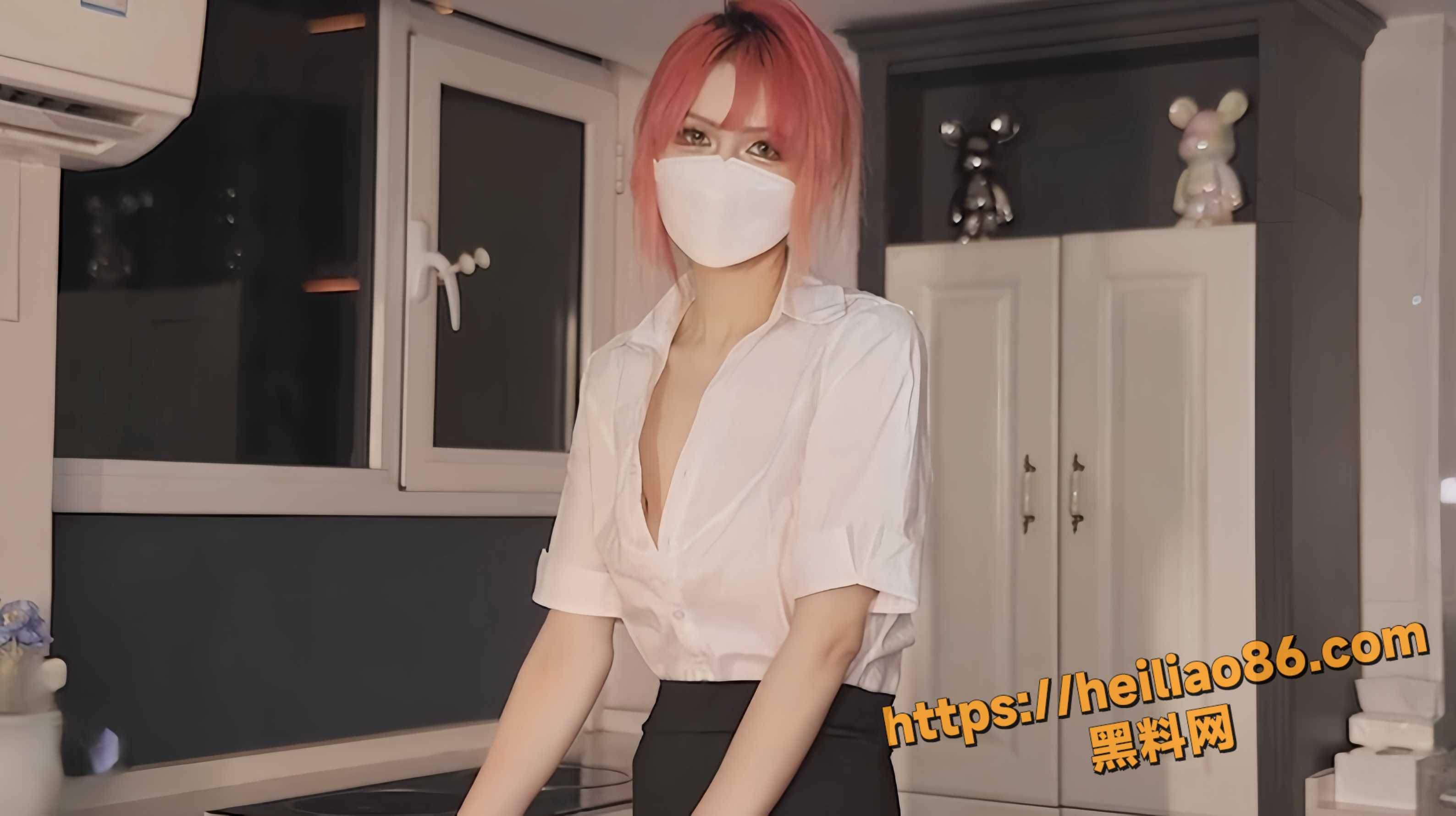 顶级网黄 兔美酱 最新作品上线 重生之我穿越到乱伦家庭妈妈的特殊奖励