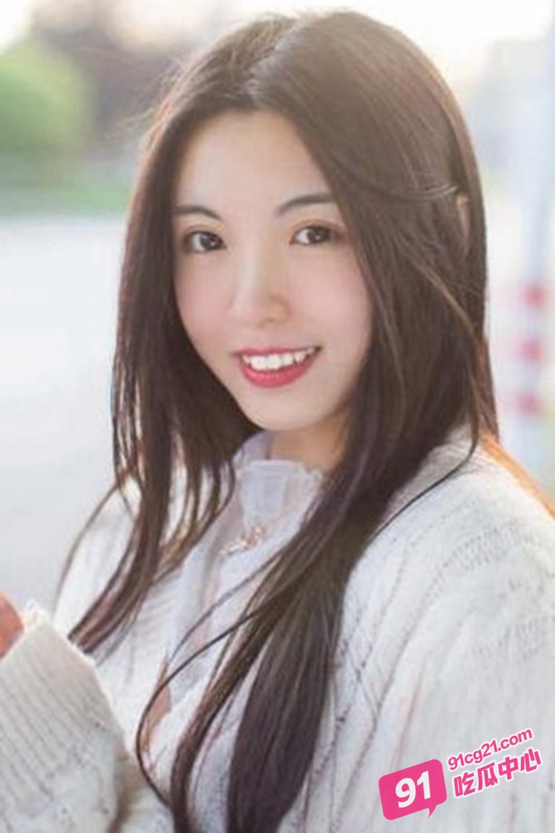 抖音网红 兔牙蛇蛇 做爱视频集锦泄密 腰部纹身随着身体扭动格外醒目 配图2