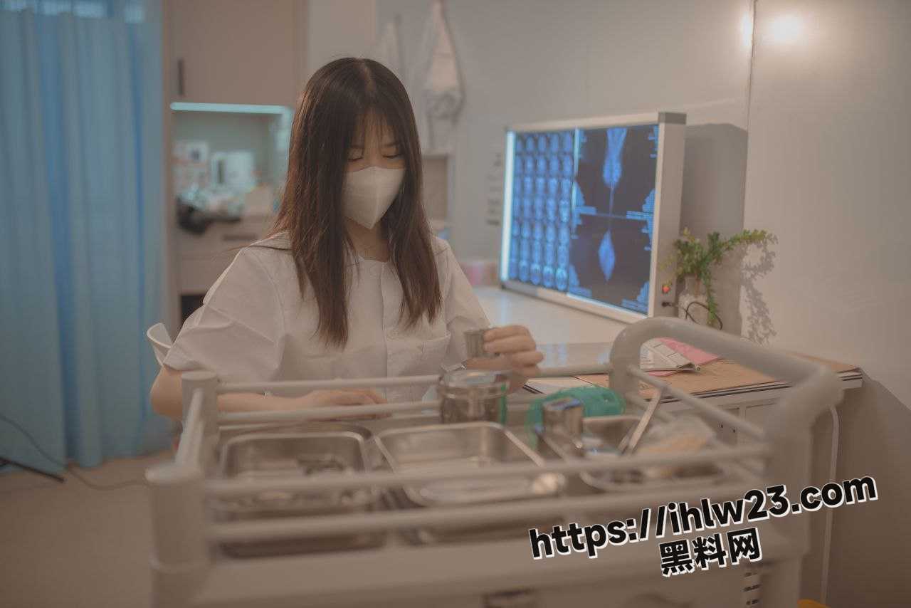 推特网红女神 鹿初 最新角色扮演福利大放送 青春靓丽S级身材 痴女护士医院小粉裙！