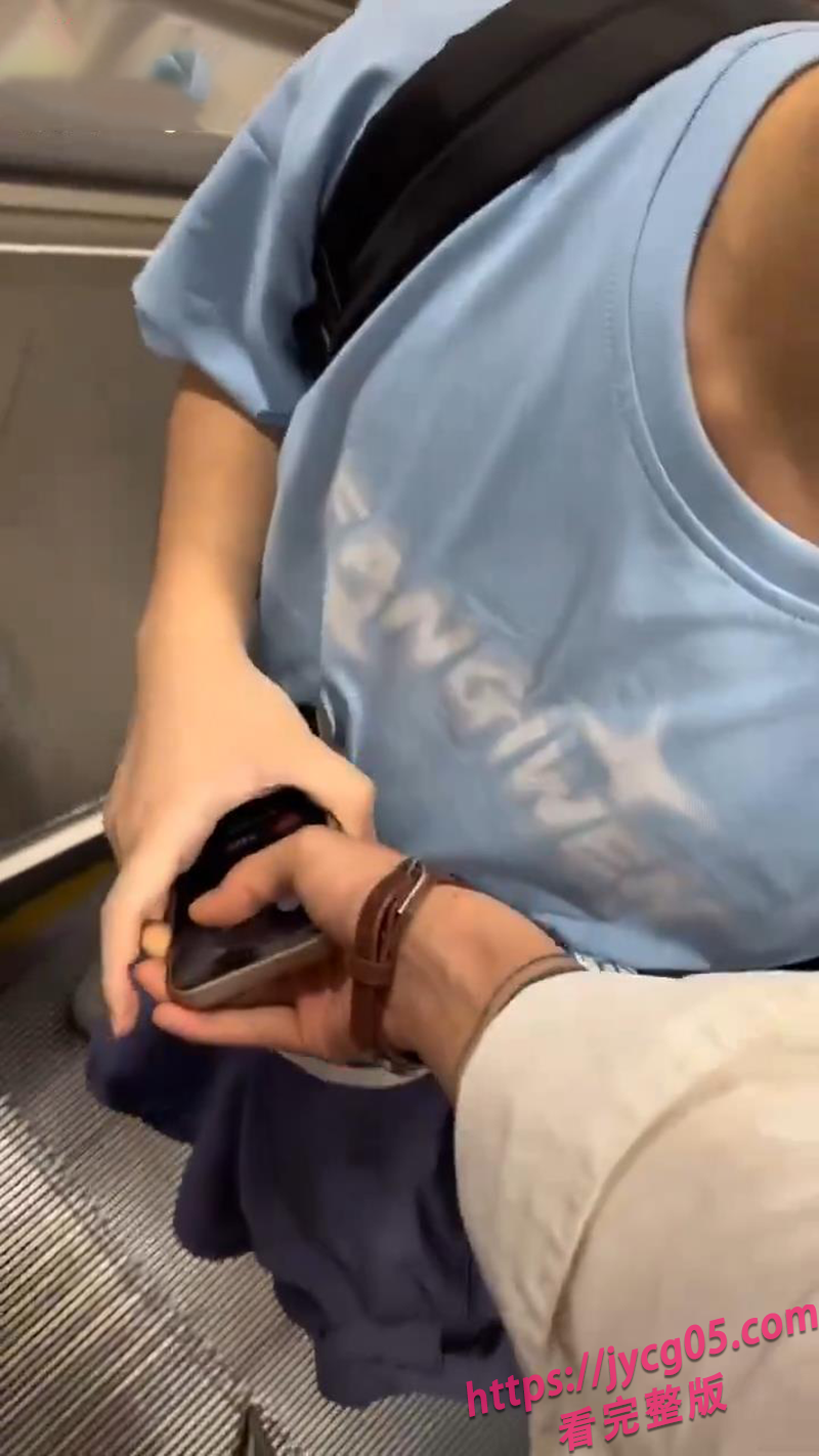 乔司偷拍事件疯传！男学生偷拍网红裙底风光 事后画面全流出！ 配图