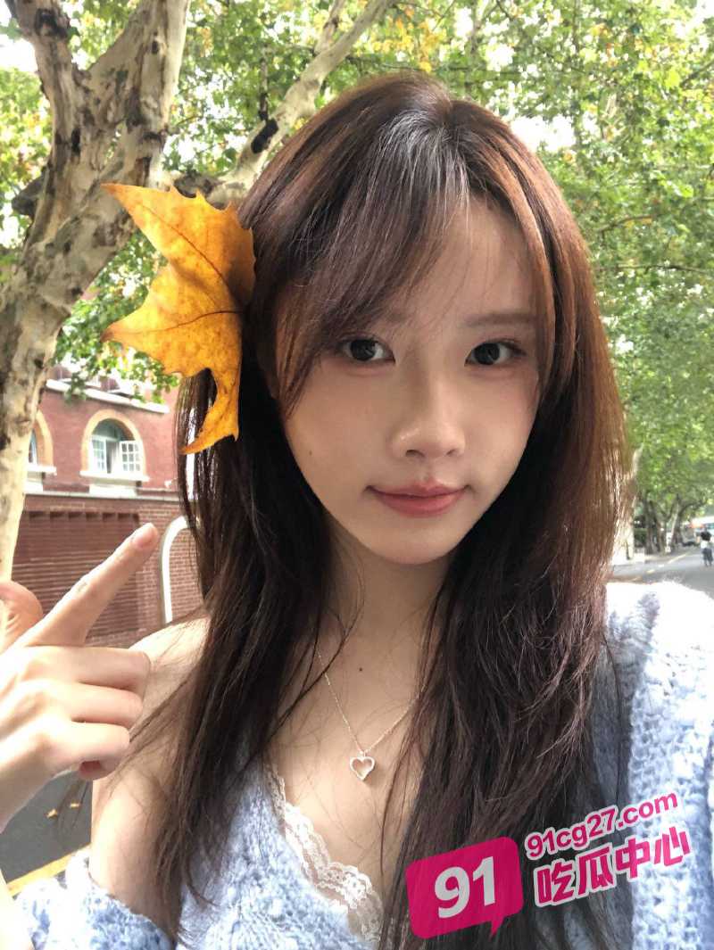 东华大学王依依 校园女神被校外丑男PUA 白月光秒变公交车！ 配图