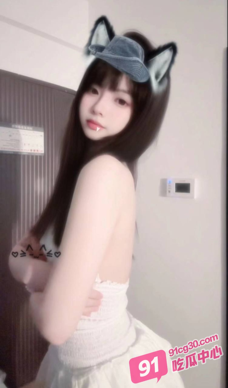南京传媒学院向盈盈被唐伯虎大神点了秋香 身穿奶牛装被激情后入！ 配图5