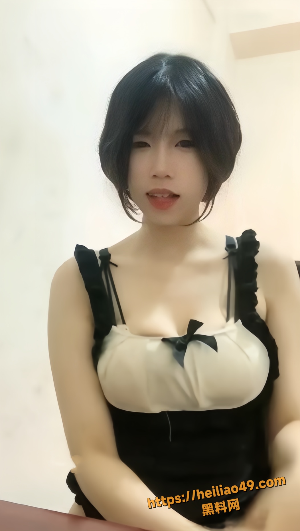极品高颜值嫩妹 曦曦 与大哥一对一裸聊自慰 白嫩吊钟奶无比诱人！