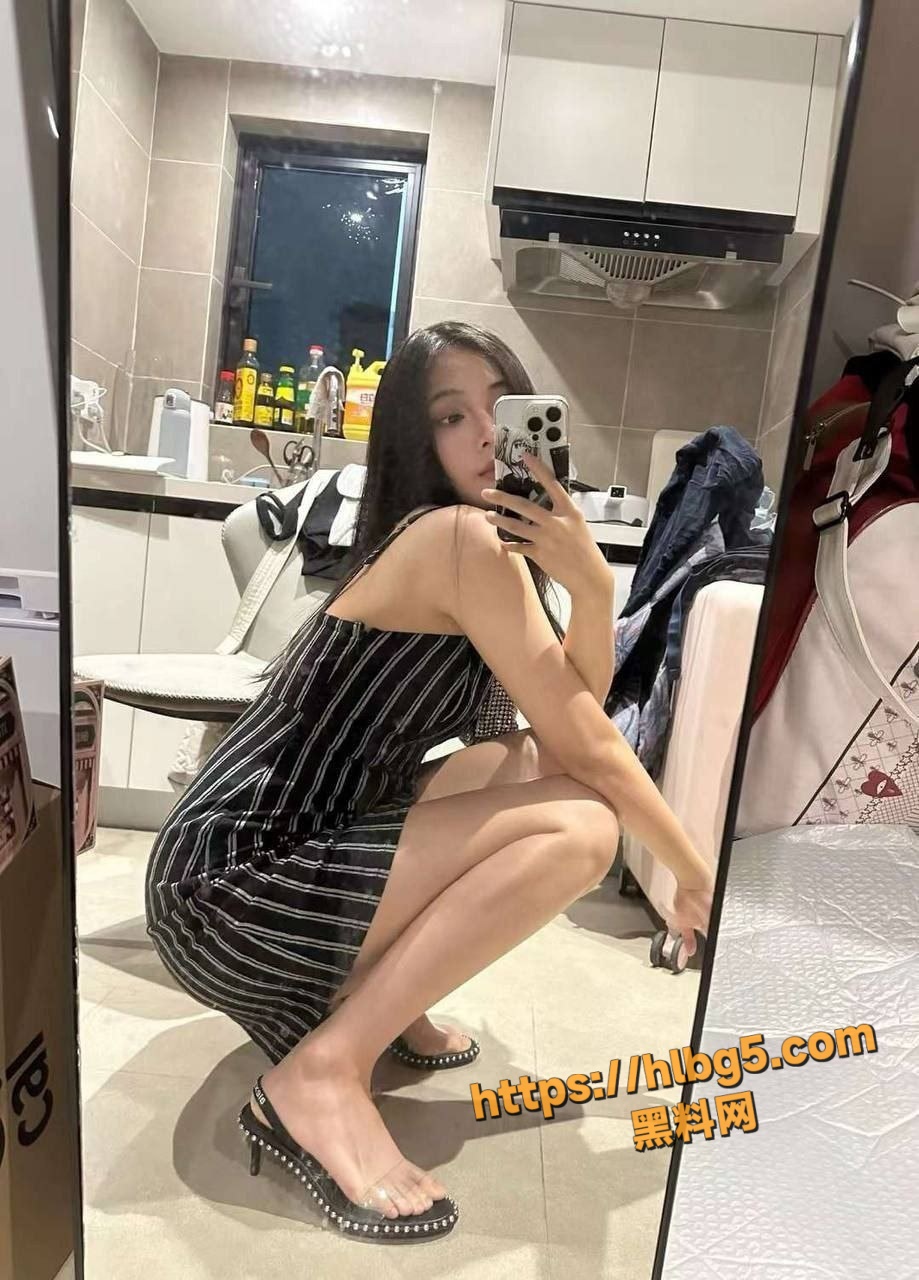 浙江杭州外国语大学反差母狗 被体育生多人轮番操超一小时 被操到抽搐蹬腿 疯狂后入内射母狗！