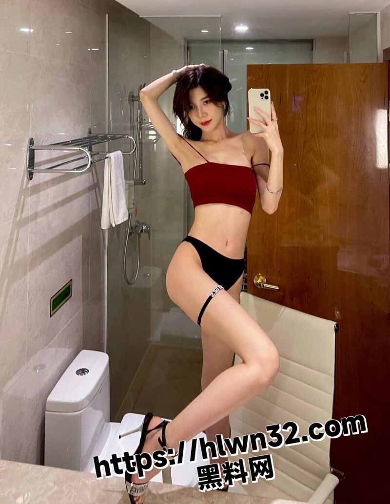 抖音200W粉丝擦边网红女神 黎允熙baby 男人眼中的禁挛 大长腿高颜值擦边女神露点私拍福利！