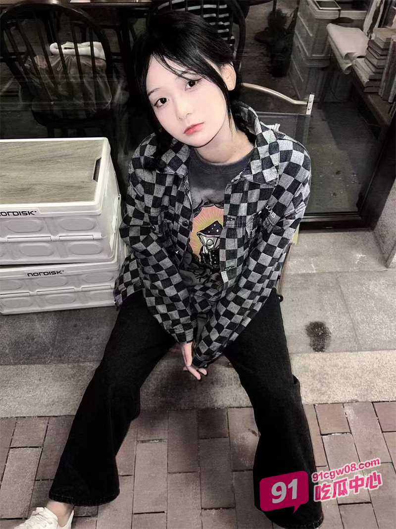 调教大神酒吧搭讪女大 钞能力作用下同时调教三人 两人共用口球分享唾液 场面相当刺激~