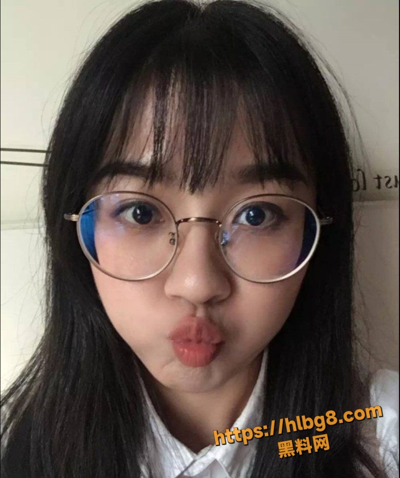 高中眼镜骚逼 这母狗喜欢被绑在床玩弄 口交技术超好 是主人乖母狗！