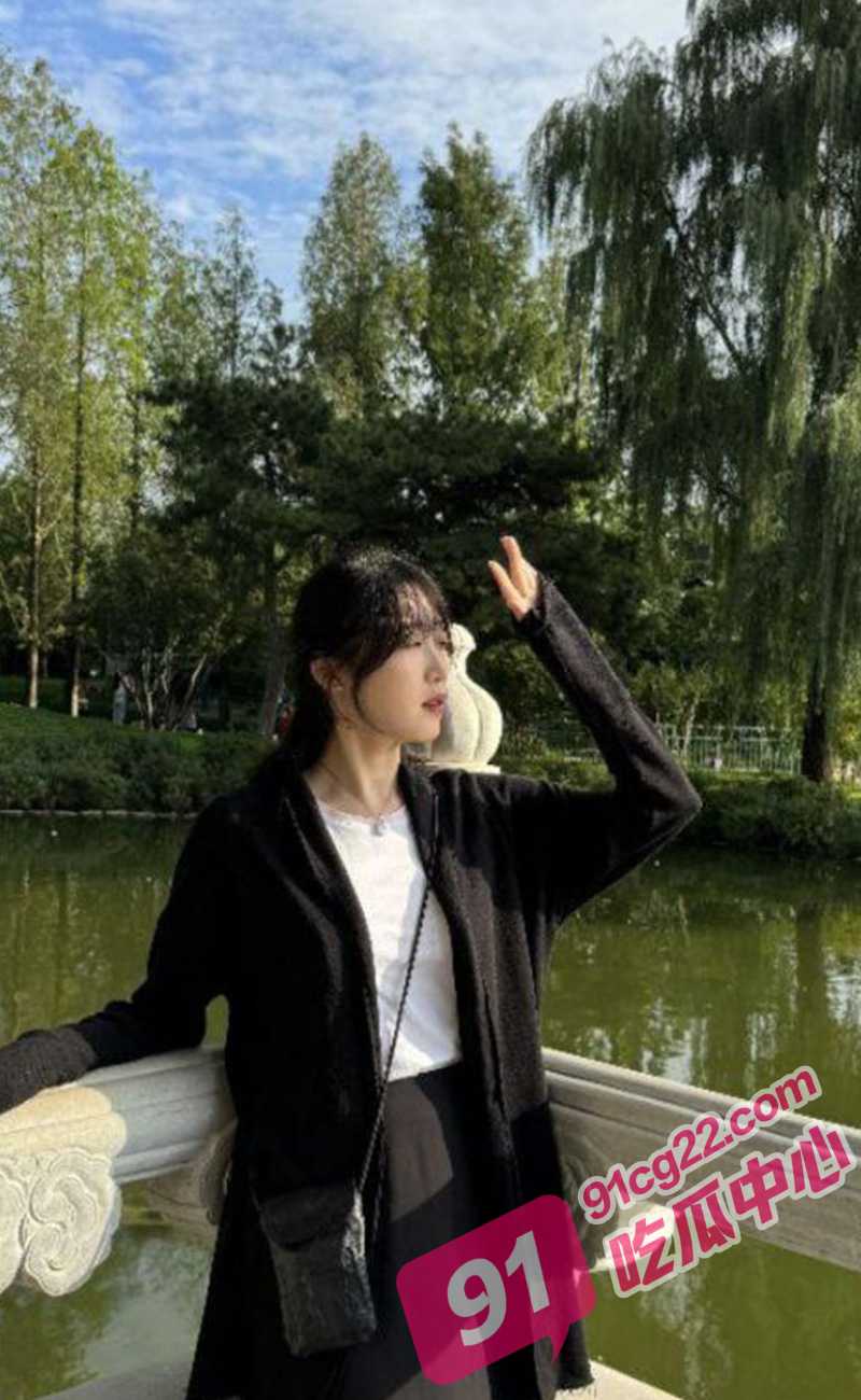 中秋佳节在餐桌上不止能吃月饼 还能品尝巨乳表妹 配图3