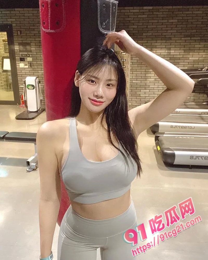 姐弟乱伦之姐姐春梦难忘 齐逼小短裙加黑丝袜让人血脉喷张！ 配图3