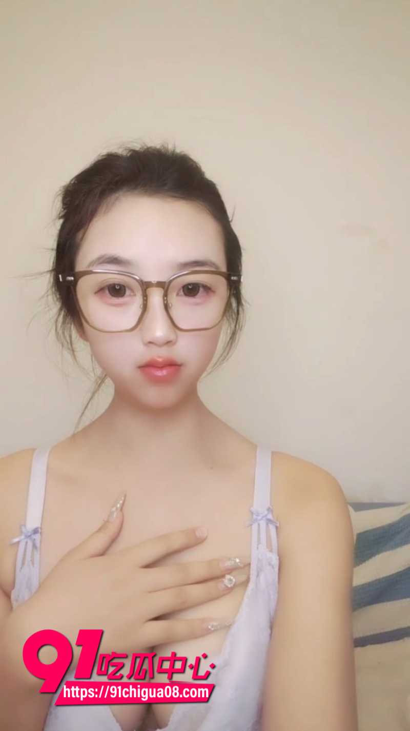 巨乳女网黄桃井甜荟直播录屏5