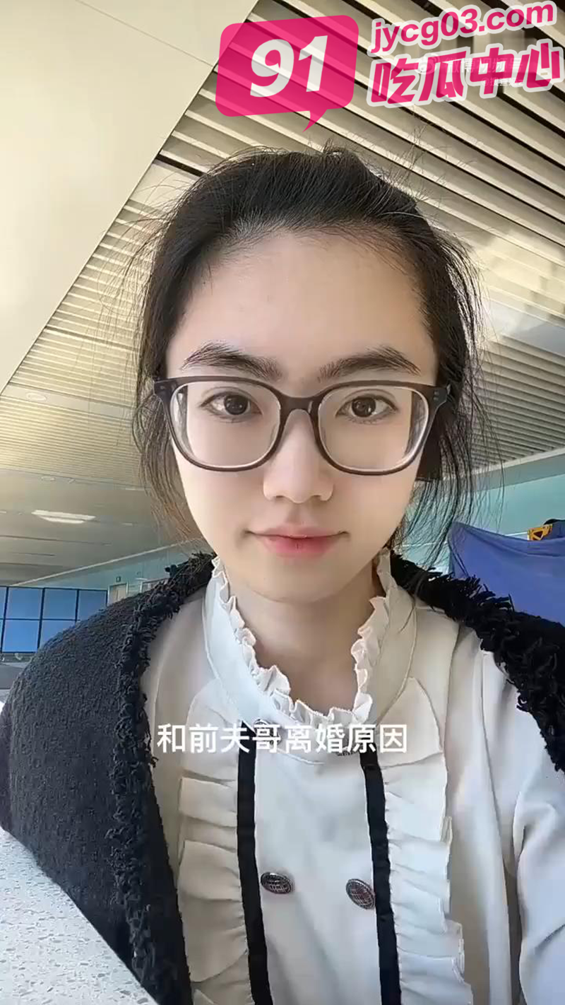 丈夫逼妻子在他人面前裸体！离婚后被扒是绿帽控！
