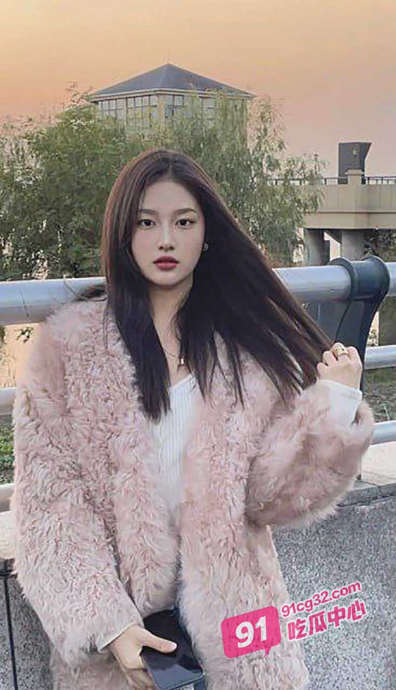 长沙理工大学学生妹王蕊 被金主包养半路跑路 被曝光私密视频图片！ 配图2