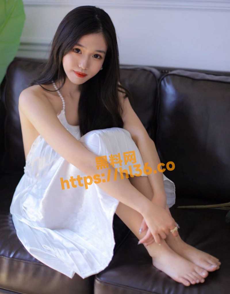 反差女神在酒吧被男闺蜜灌醉后带到酒店爆操！烂醉如泥了还可以感觉到自己被操！