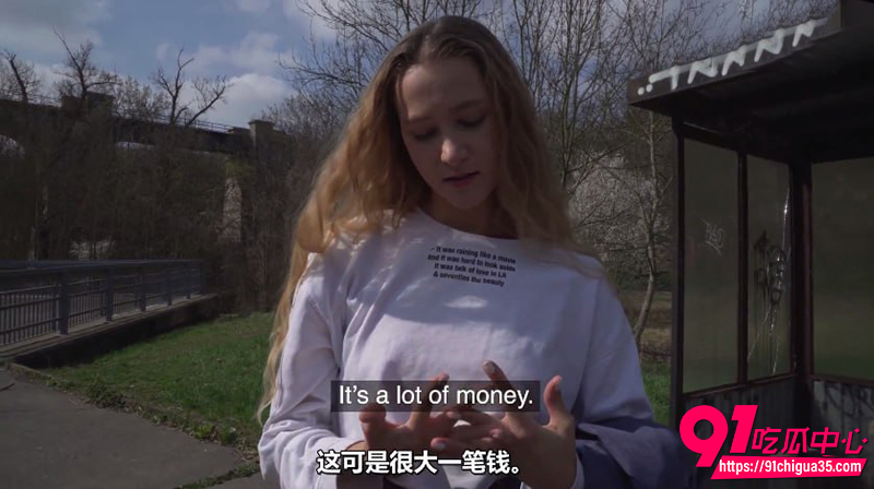 捷克街头搭讪 偶遇金发俄罗斯妹 假装英语老师教学英语 上头被带去车库爆操!