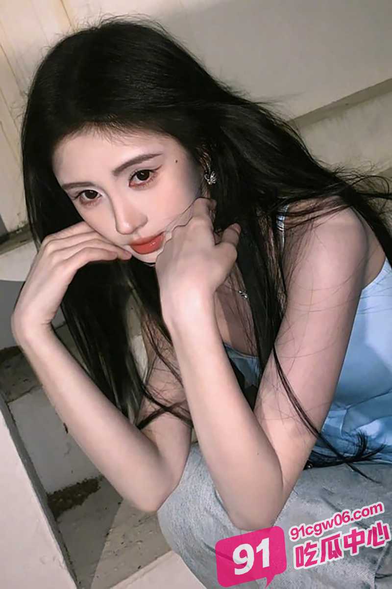 长相神似女明星鞠婧祎的反差淫娃被男友大力抽插 高潮不断全身抽搐!