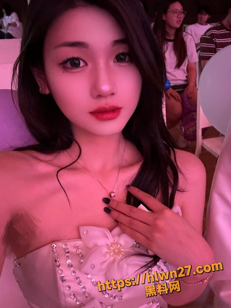 山东小美女 李莹 渣男忽悠招聘网络模特 洗澡自拍淫荡自慰 这么漂亮的妹子居然没有脑子