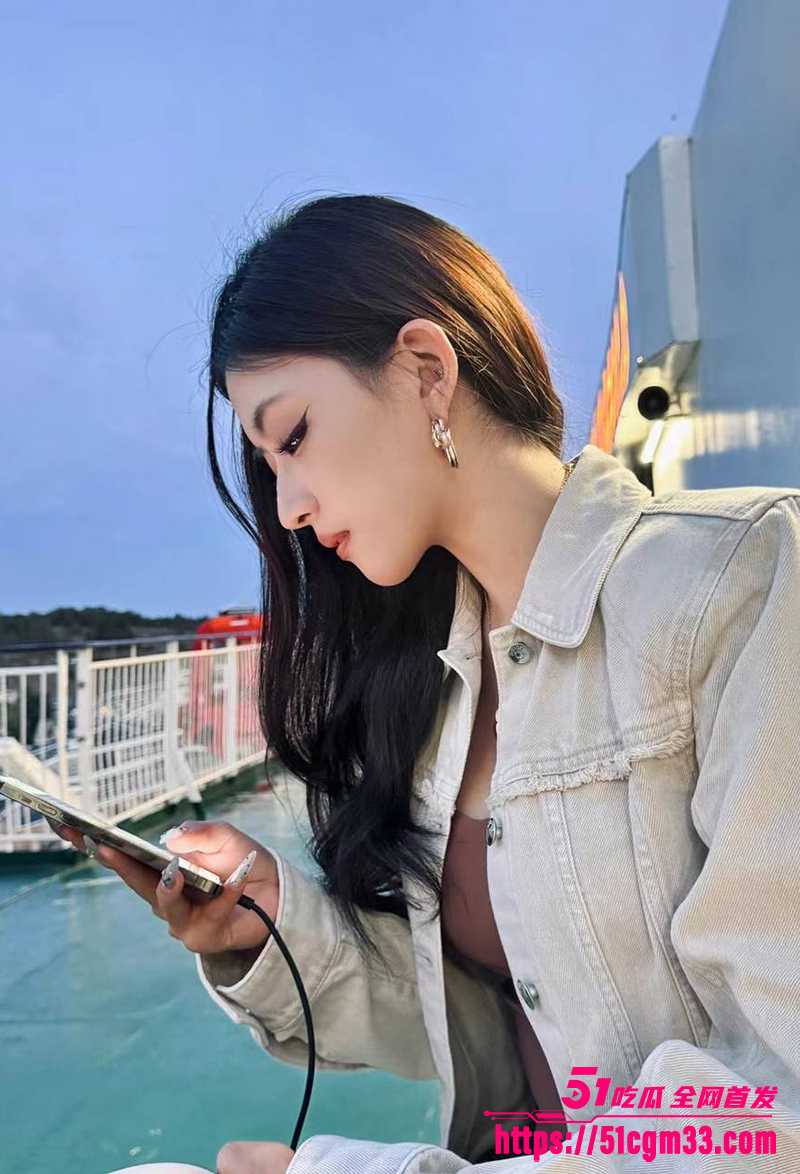 前任手撕舞蹈生女友 曝光自慰舔足私拍 被深喉爆操 状似发情小淫狗