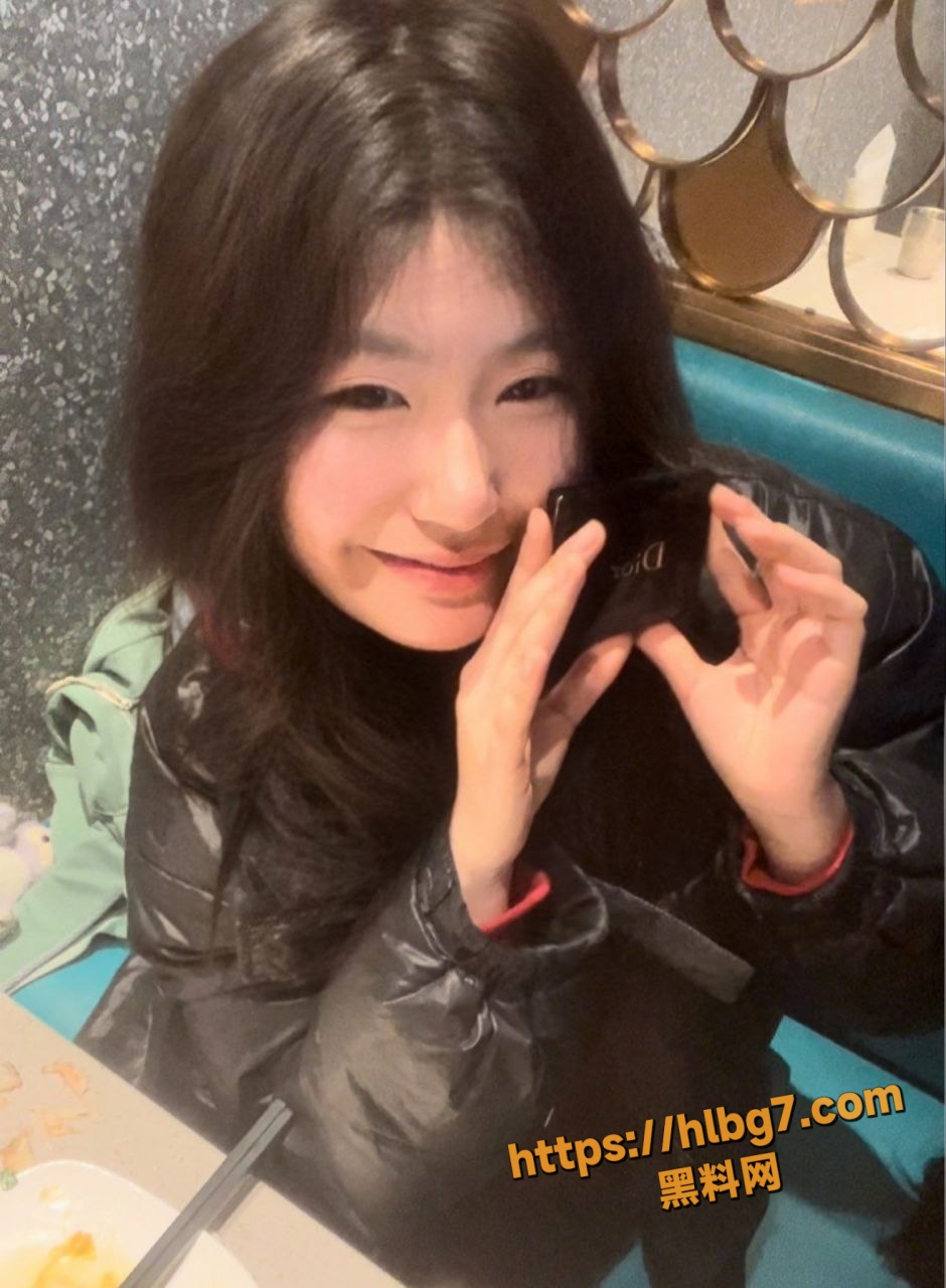 曹县一中刘甜甜裸照曝光后来因为违纪被开除转到了圣贤中学 不愧是一中学霸胸就是大 不能再说胸大无脑了！