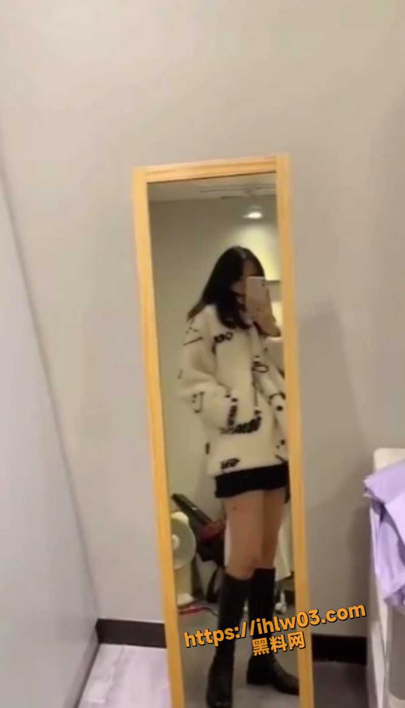台湾大学超高冷艳母狗 朱晏妮 被主人网调下跪请安 台妹小骚货颜值真不错！