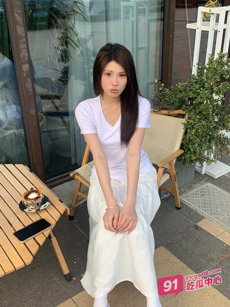 山东眼镜妹曾雨悦调教合集 表面清纯床上却骚的一批 吃鸡做爱的姿势被调教的十分到位~ 配图2