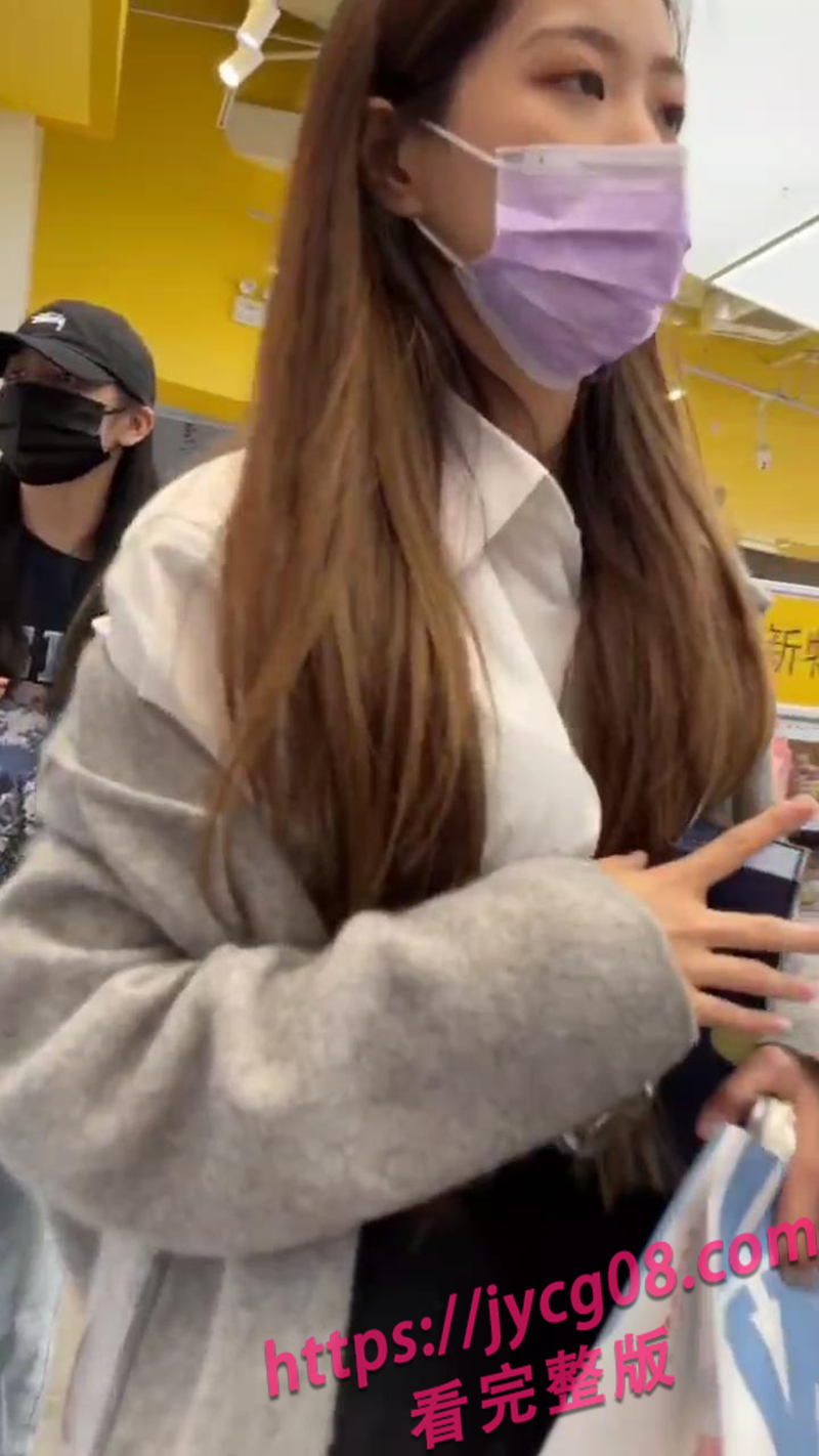 惊险时刻！尾随商场女神偷拍实录×贴身靠近画面疯传！ 配图2