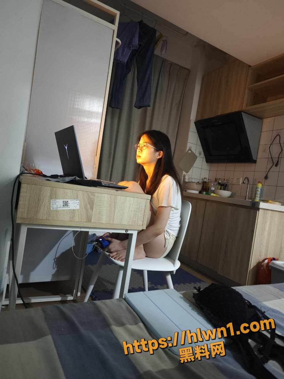 李忻敏 坐标重庆黔江 在宠物店上班 非常反差十个眼镜九个骚 喜欢当M 喜欢当狗！独家曝光