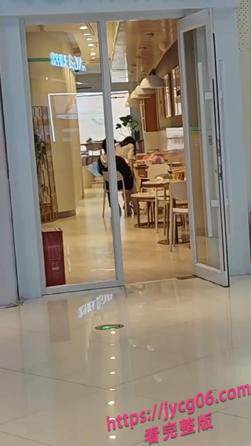湖南长沙宁乡商场现饥渴情侣！蛋糕店内放肆开干不顾他人眼光！ 配图4