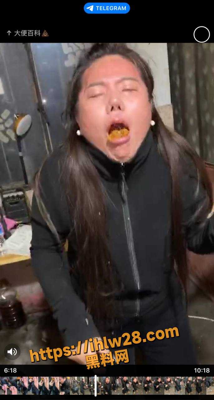极度重口  被黑化的一家人深夜在公共厕所偷屎 全家人吃得香喷喷！你敢接受挑战吗？